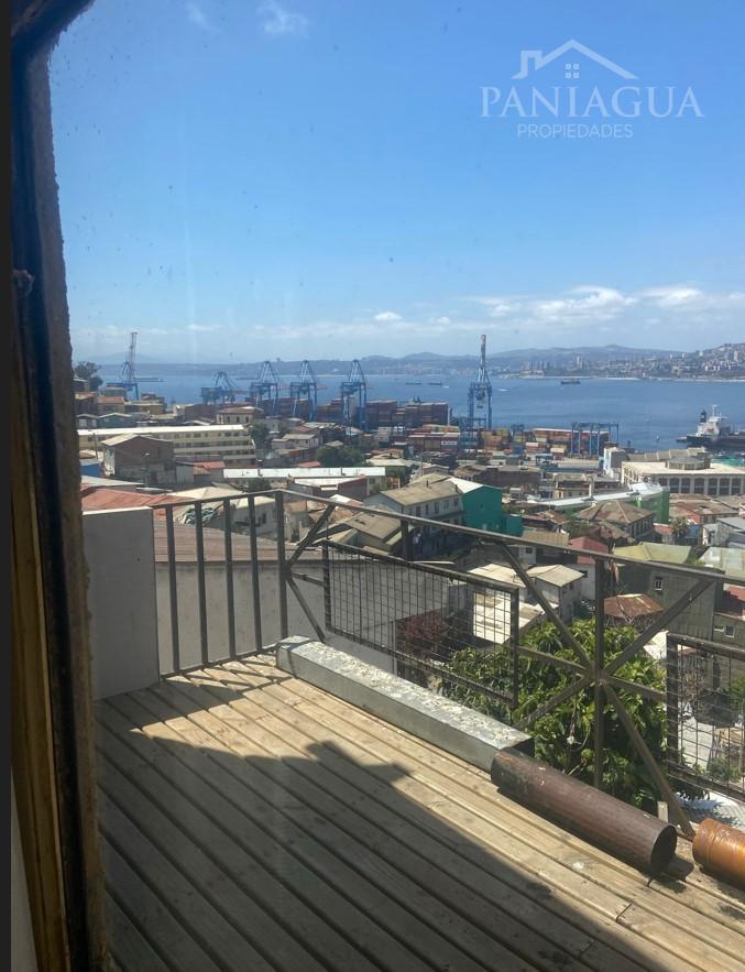 Propiedad en venta para remodelar y reconstruir.