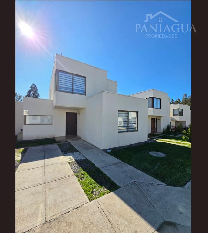 Vende amplia casa en Curauma 